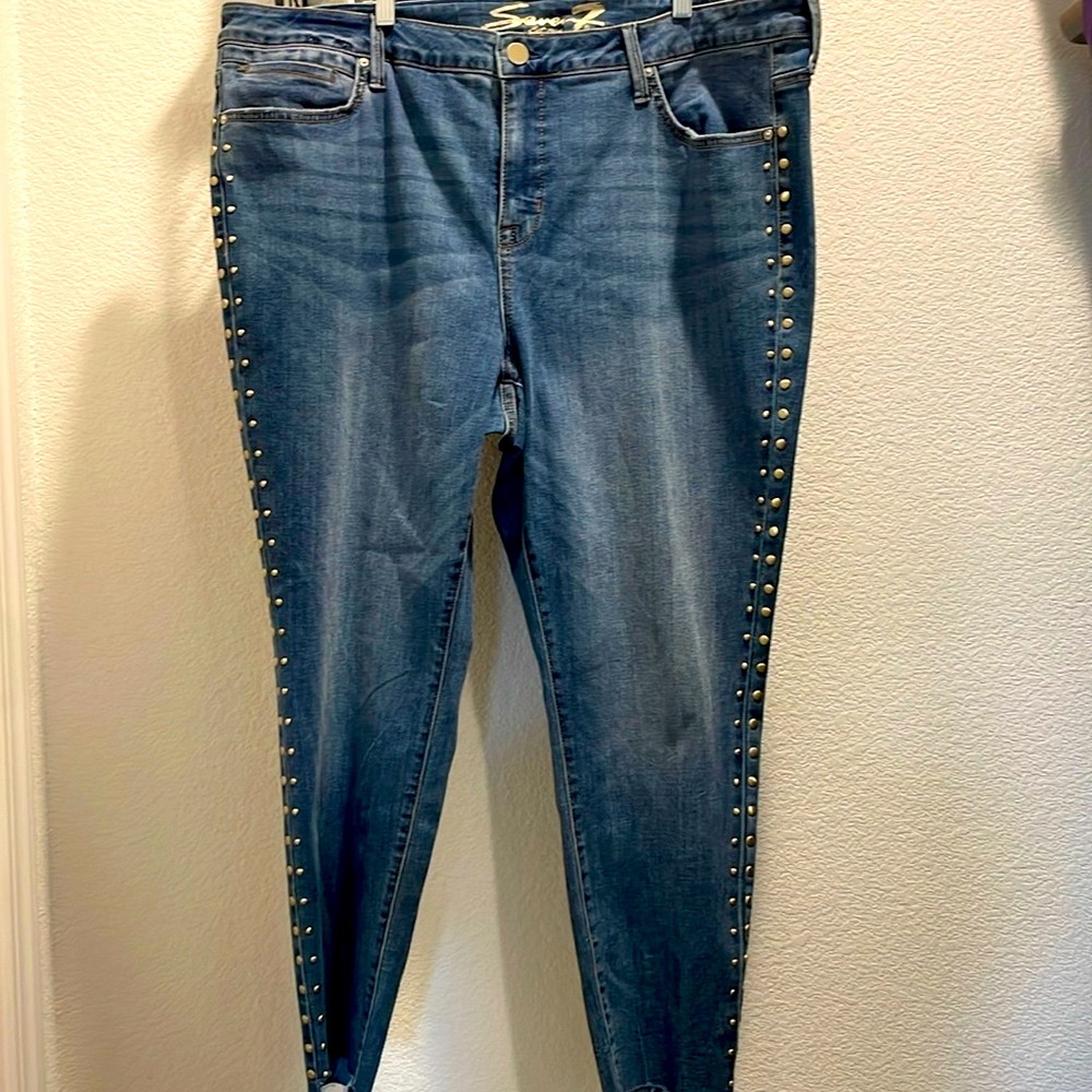 7 for all Mankind mid-rise skinny studded jeans. Feathered. Cut fringe hems. EUC